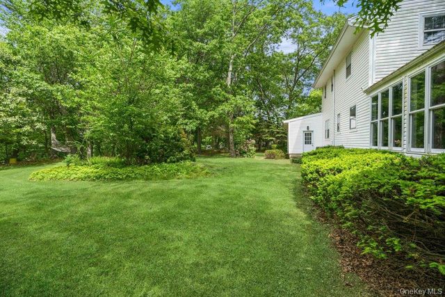 45 Lone Oak Path, Smithtown, NY 11787