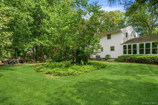 45 Lone Oak Path, Smithtown, NY 11787