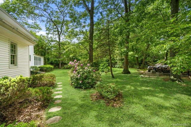45 Lone Oak Path, Smithtown, NY 11787