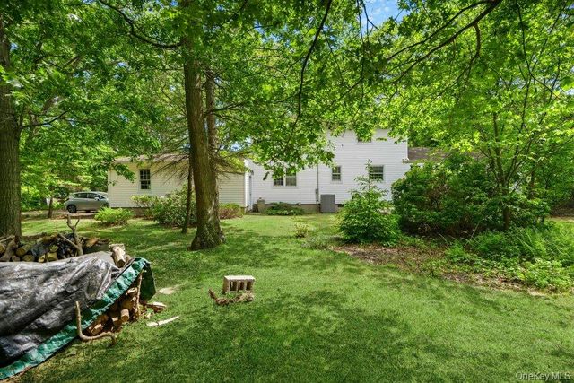 45 Lone Oak Path, Smithtown, NY 11787