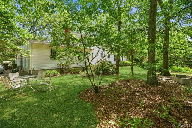 45 Lone Oak Path, Smithtown, NY 11787
