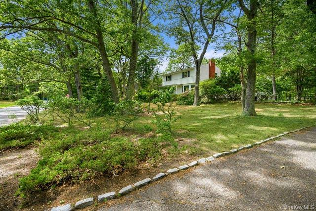 45 Lone Oak Path, Smithtown, NY 11787