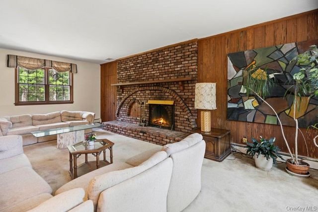 45 Lone Oak Path, Smithtown, NY 11787
