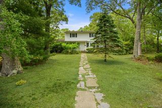 45 Lone Oak Path, Smithtown, NY 11787