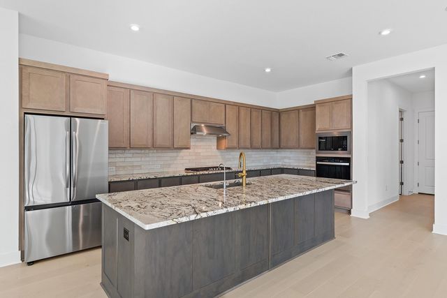 2217 Sondrio BND, Leander, TX 78641