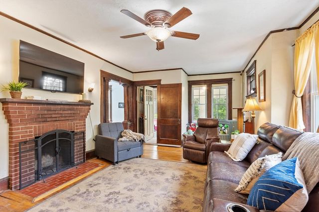 11 Wakefield St, Worcester, MA 01605