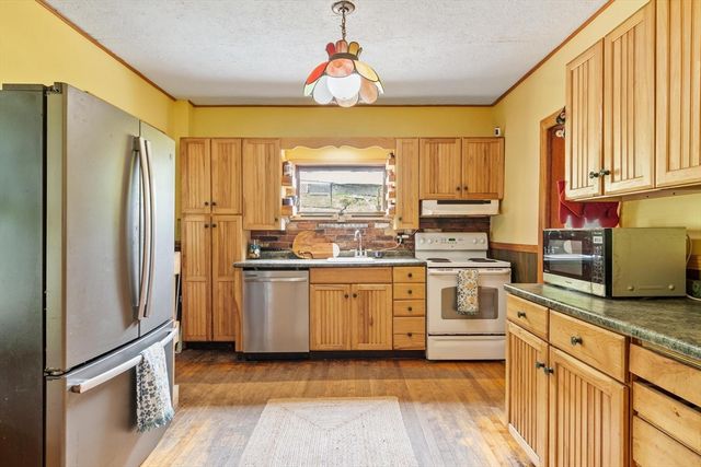 11 Wakefield St, Worcester, MA 01605