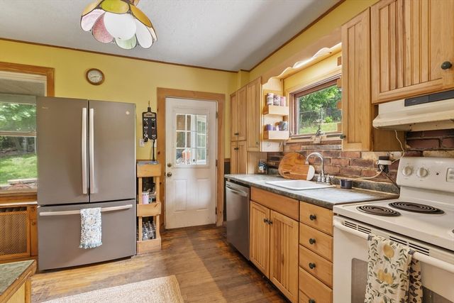 11 Wakefield St, Worcester, MA 01605
