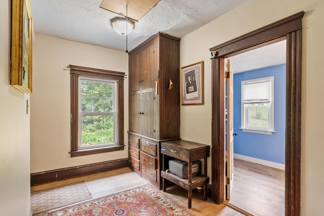 11 Wakefield St, Worcester, MA 01605