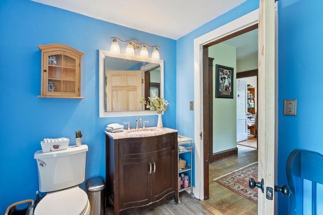 11 Wakefield St, Worcester, MA 01605