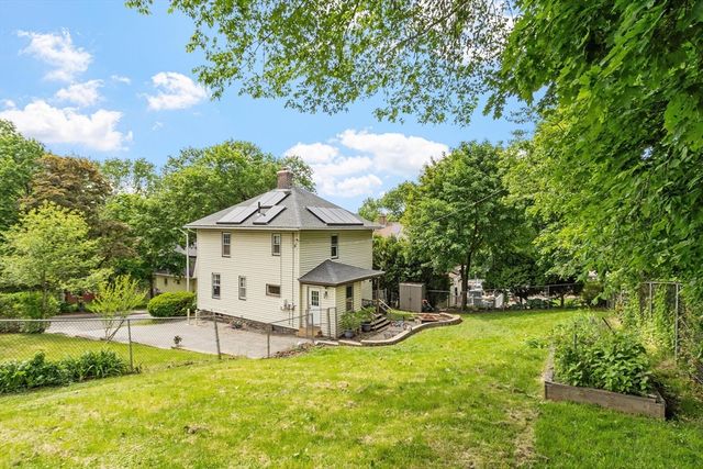 11 Wakefield St, Worcester, MA 01605