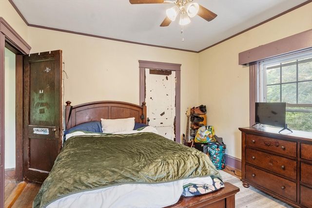 11 Wakefield St, Worcester, MA 01605