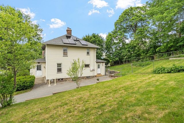 11 Wakefield St, Worcester, MA 01605