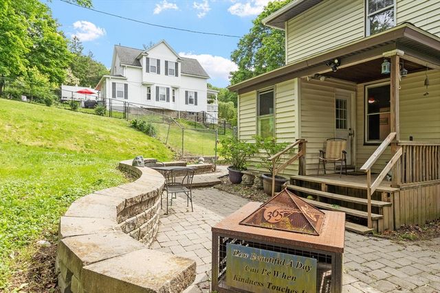 11 Wakefield St, Worcester, MA 01605