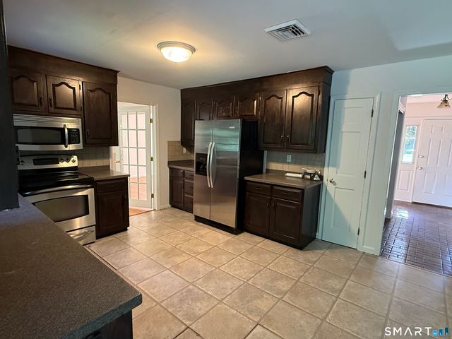 40 Horse Stable Circle, Shelton, CT 06484