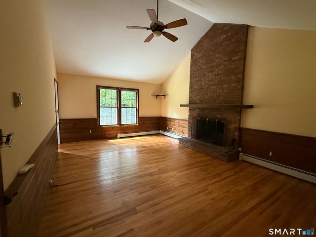 40 Horse Stable Circle, Shelton, CT 06484