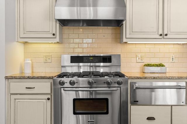 472 Ivy Park Lane NE, Atlanta, GA 30342