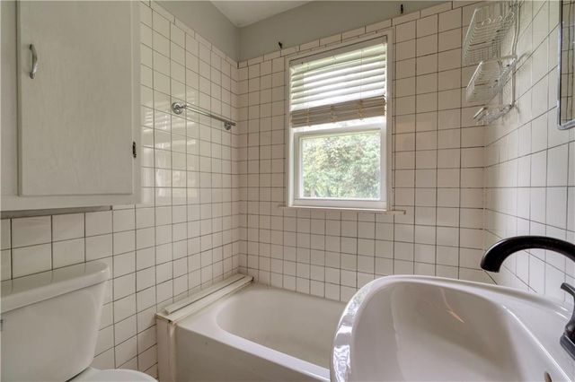 211 NE 82 Terrace, Kansas City, MO 64118
