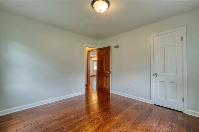 211 NE 82 Terrace, Kansas City, MO 64118
