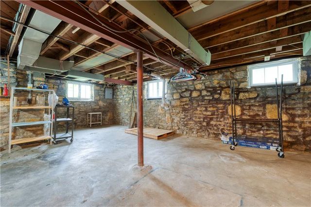 211 NE 82 Terrace, Kansas City, MO 64118