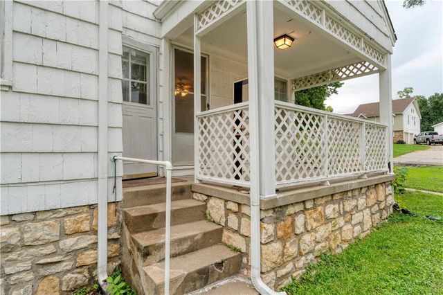 211 NE 82 Terrace, Kansas City, MO 64118