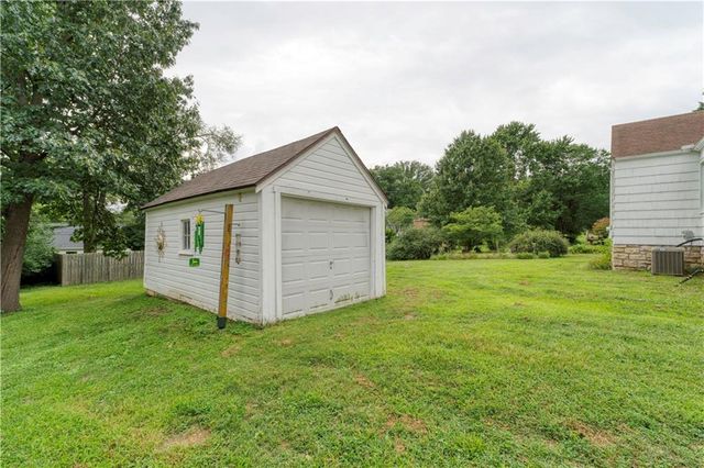 211 NE 82 Terrace, Kansas City, MO 64118