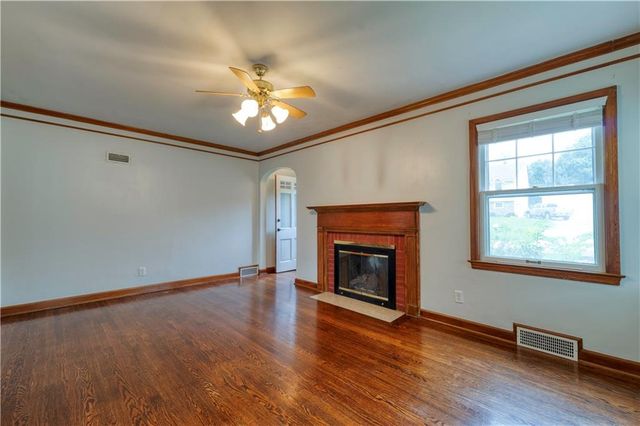 211 NE 82 Terrace, Kansas City, MO 64118