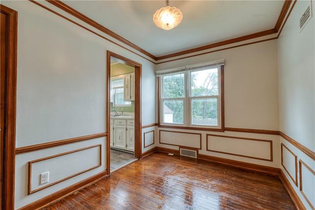 211 NE 82 Terrace, Kansas City, MO 64118
