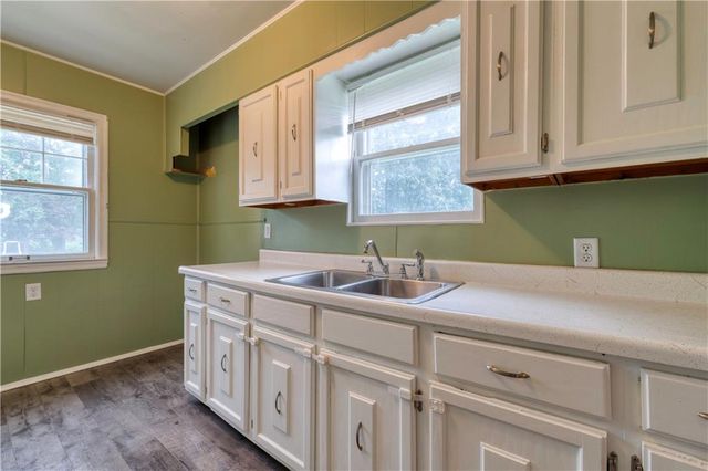 211 NE 82 Terrace, Kansas City, MO 64118