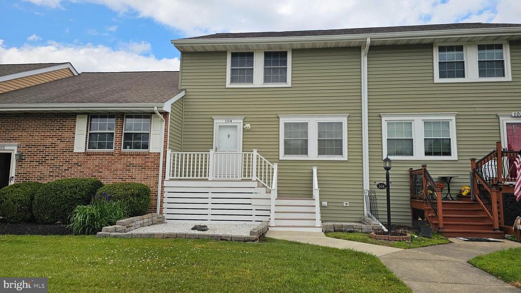 Image 1 of property listing at 29595 DUTCHMANS LN #4/104, Easton, MD 21601