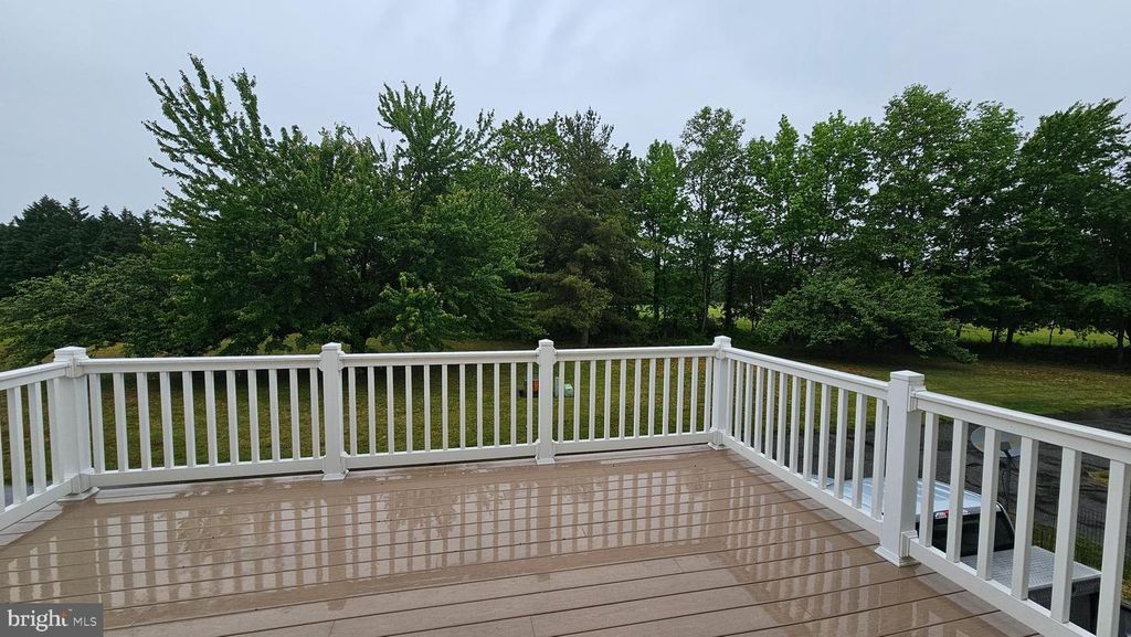 Image 5 of property listing at 29595 DUTCHMANS LN #4/104, Easton, MD 21601