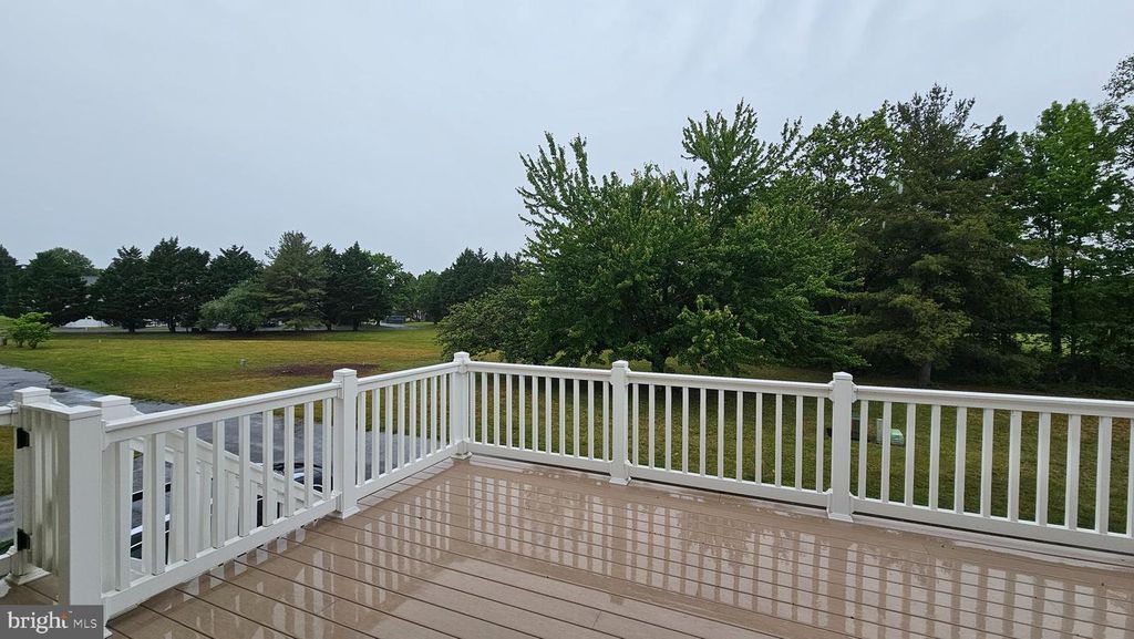 Image 7 of property listing at 29595 DUTCHMANS LN #4/104, Easton, MD 21601