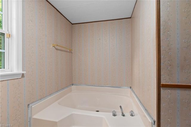 363 North Road, Thomasville, NC 27360