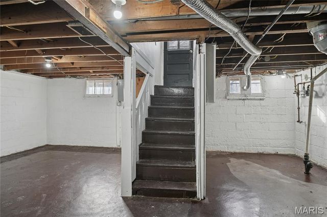 222 Henquin Drive, St Louis, MO 63135