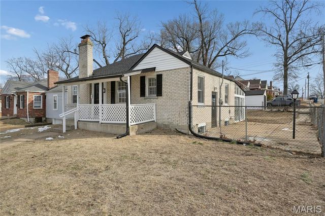 222 Henquin Drive, St Louis, MO 63135