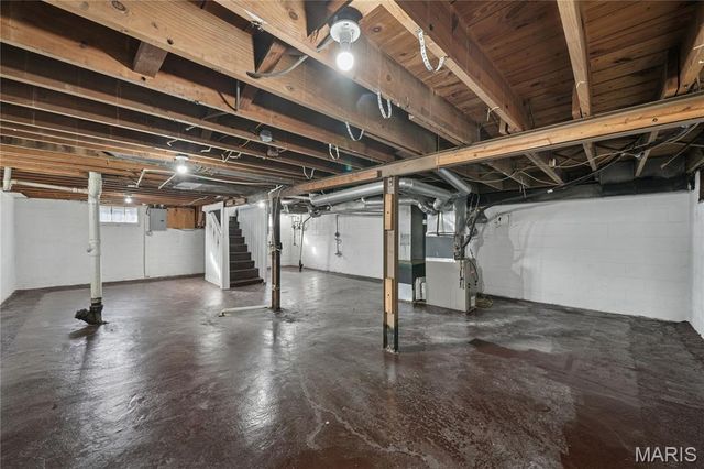 222 Henquin Drive, St Louis, MO 63135