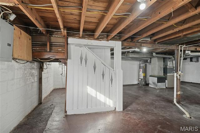 222 Henquin Drive, St Louis, MO 63135