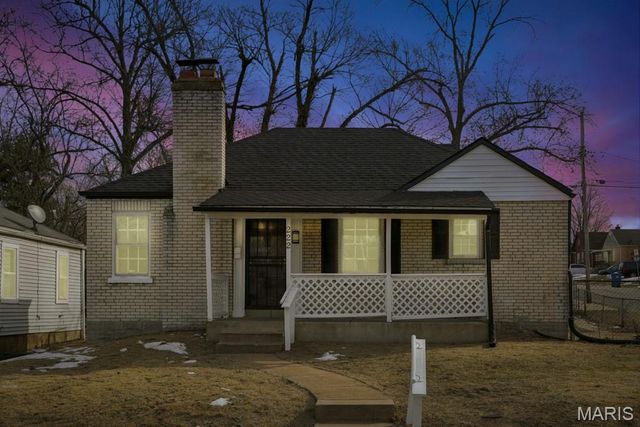 222 Henquin Drive, St Louis, MO 63135