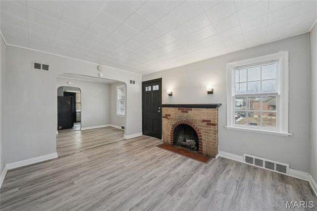 222 Henquin Drive, St Louis, MO 63135