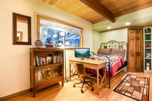 24719 Valle, Crestline, CA 92325