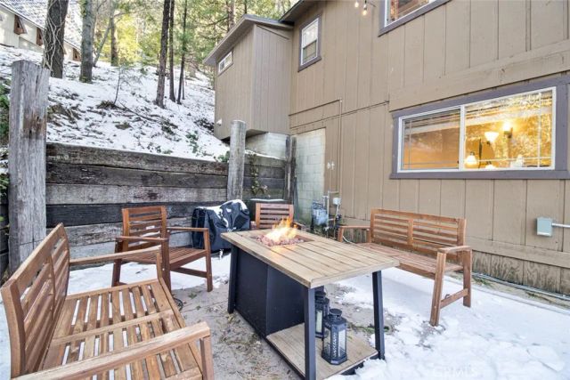 24719 Valle, Crestline, CA 92325