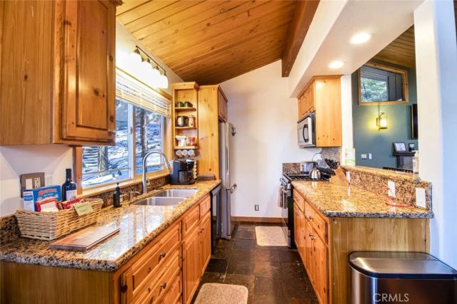 24719 Valle, Crestline, CA 92325