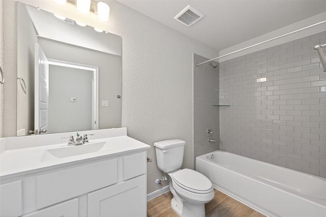 202 Emerald Thicket Lane, Huffman, TX 77336