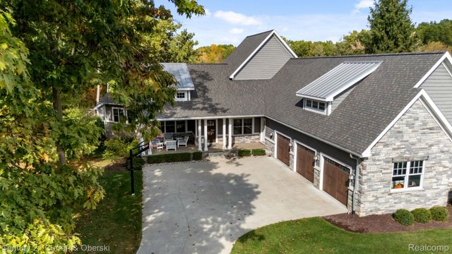 1306 Victoria Lane, Fenton Charter Township, MI 48430