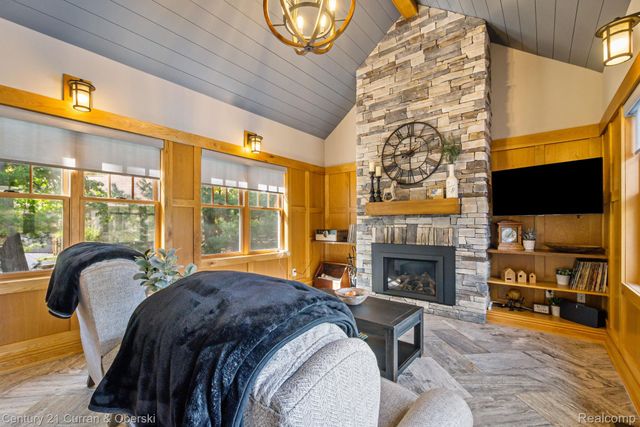 1306 Victoria Lane, Fenton Charter Township, MI 48430