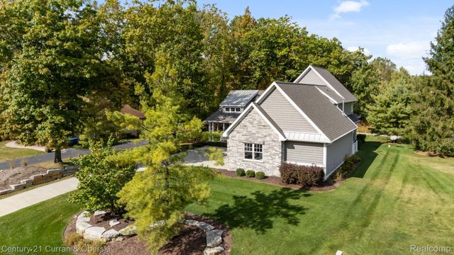 1306 Victoria Lane, Fenton Charter Township, MI 48430