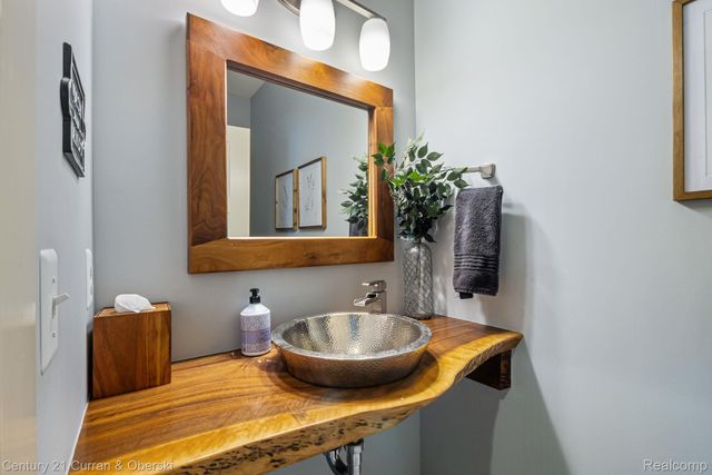 1306 Victoria Lane, Fenton Charter Township, MI 48430