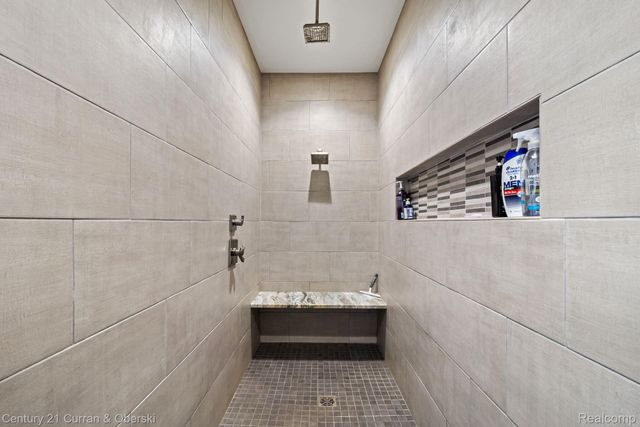 1306 Victoria Lane, Fenton Charter Township, MI 48430