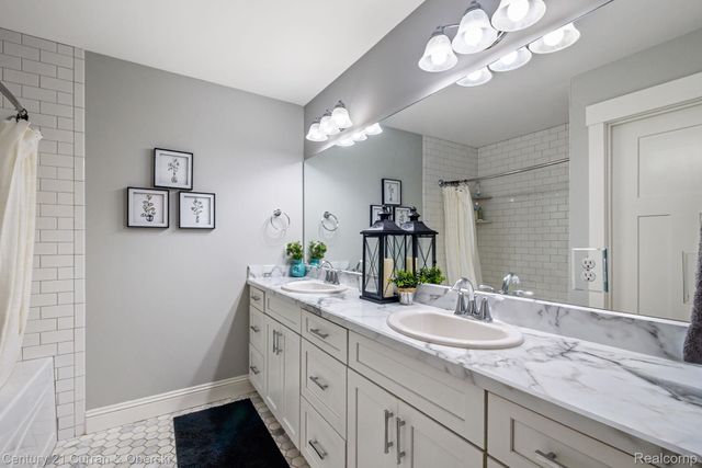 1306 Victoria Lane, Fenton Charter Township, MI 48430