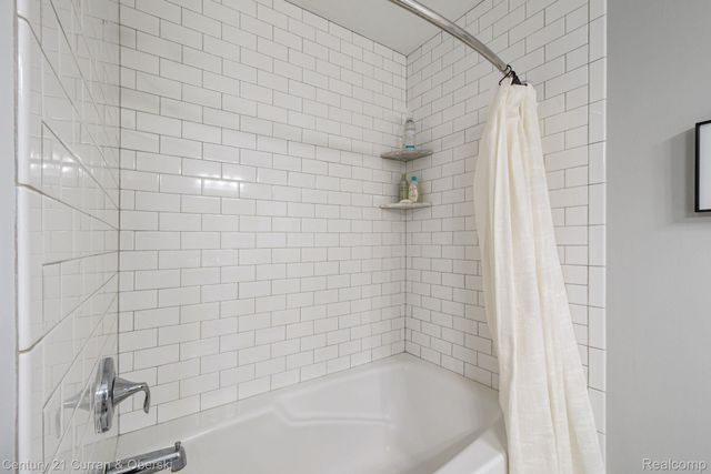 1306 Victoria Lane, Fenton Charter Township, MI 48430